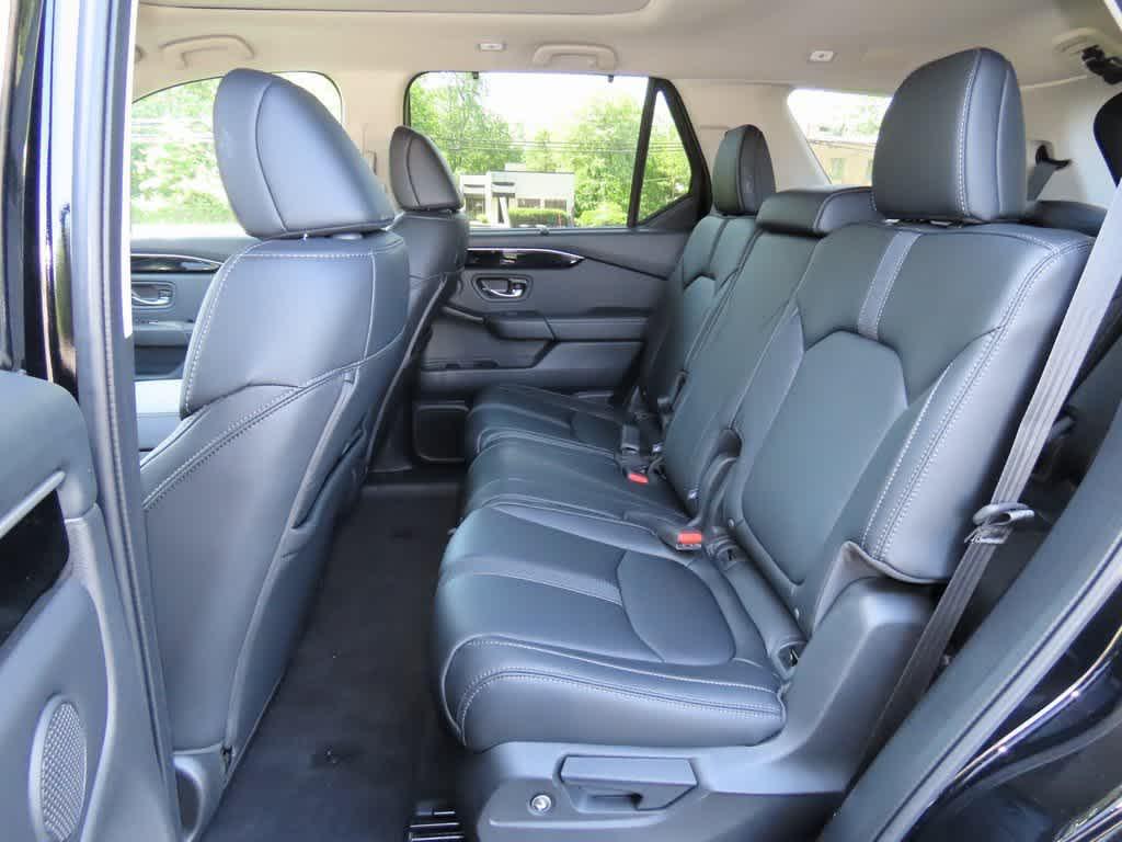 new 2025 Honda Pilot car, priced at $47,677