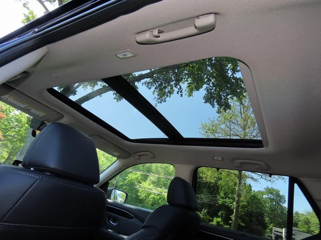 new 2025 Honda Pilot car, priced at $47,677