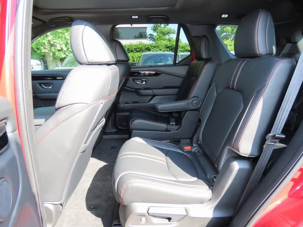 new 2025 Honda Pilot car, priced at $48,830