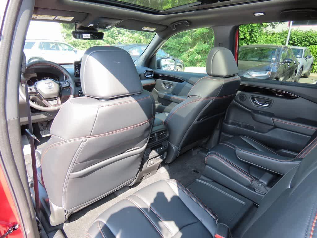 new 2025 Honda Pilot car, priced at $48,830