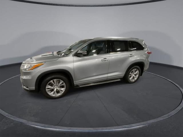 used 2015 Toyota Highlander car, priced at $18,299