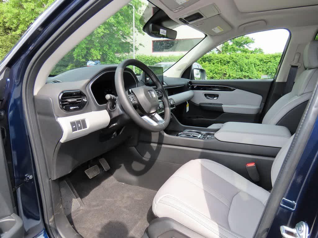 new 2025 Honda Pilot car, priced at $47,677