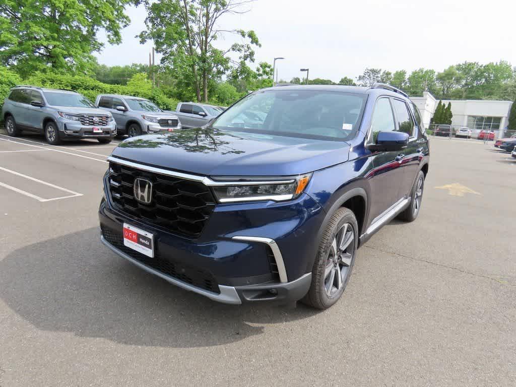 new 2025 Honda Pilot car, priced at $47,677