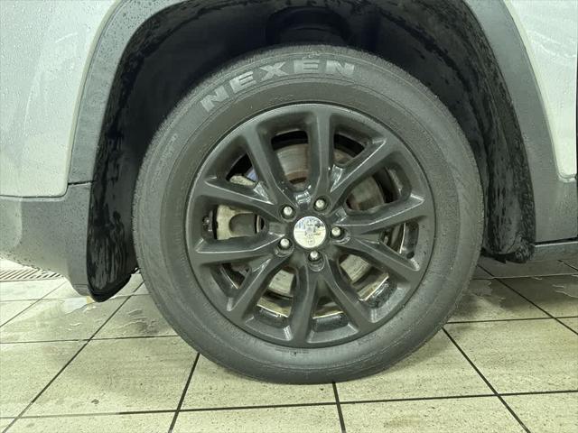 used 2018 Jeep Cherokee car, priced at $13,195