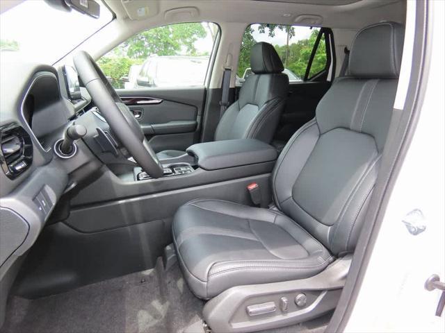 new 2025 Honda Pilot car, priced at $49,114