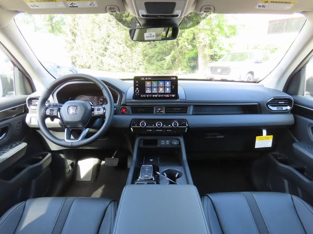 new 2025 Honda Pilot car, priced at $43,677