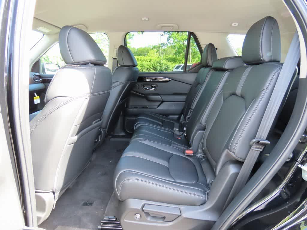 new 2025 Honda Pilot car, priced at $43,677