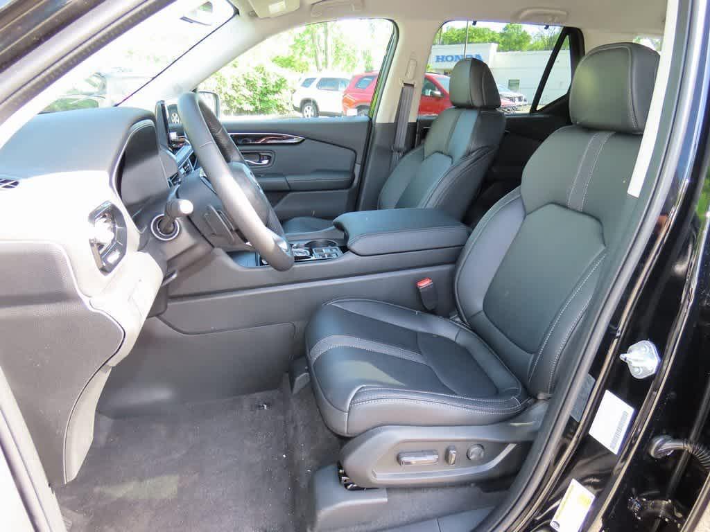 new 2025 Honda Pilot car, priced at $43,677