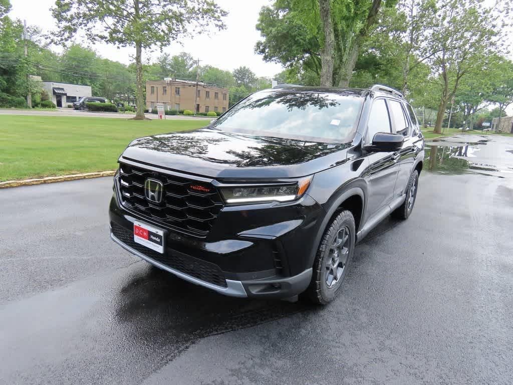 new 2025 Honda Pilot car, priced at $47,957