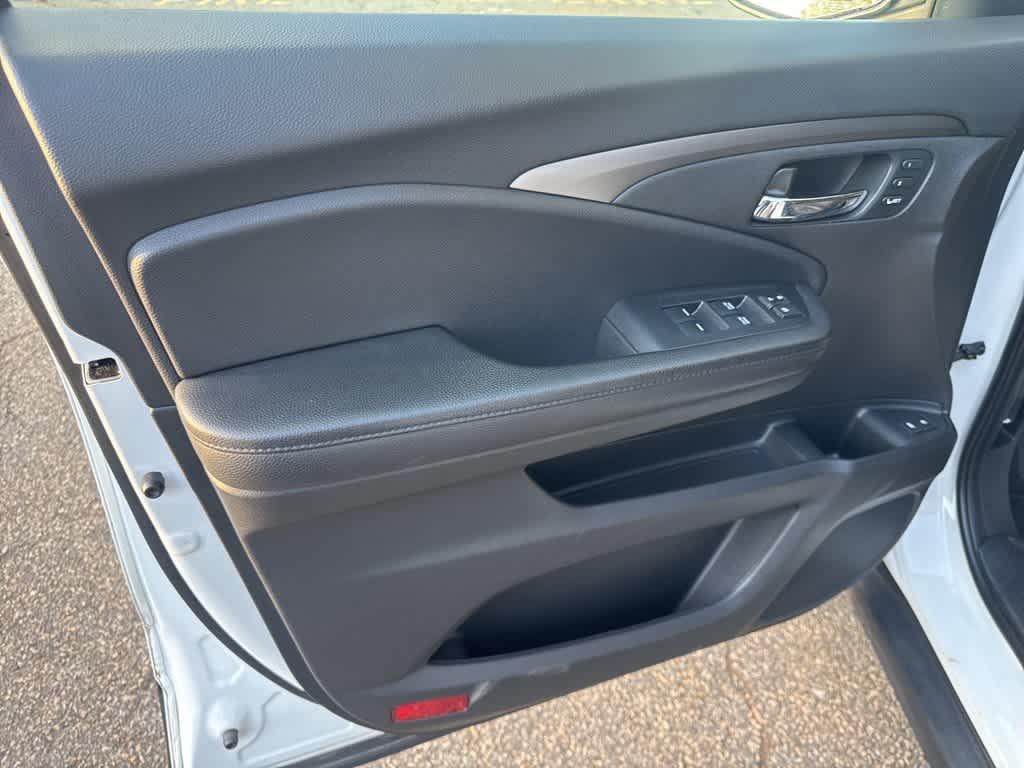 used 2022 Honda Pilot car, priced at $30,302