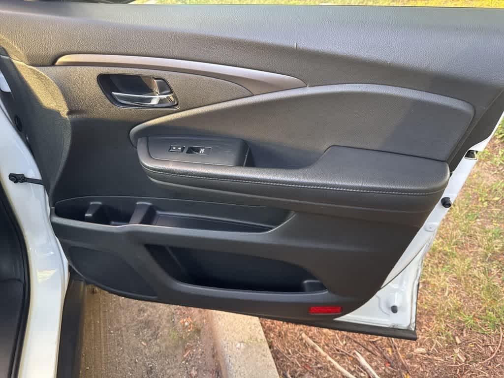 used 2022 Honda Pilot car, priced at $30,302