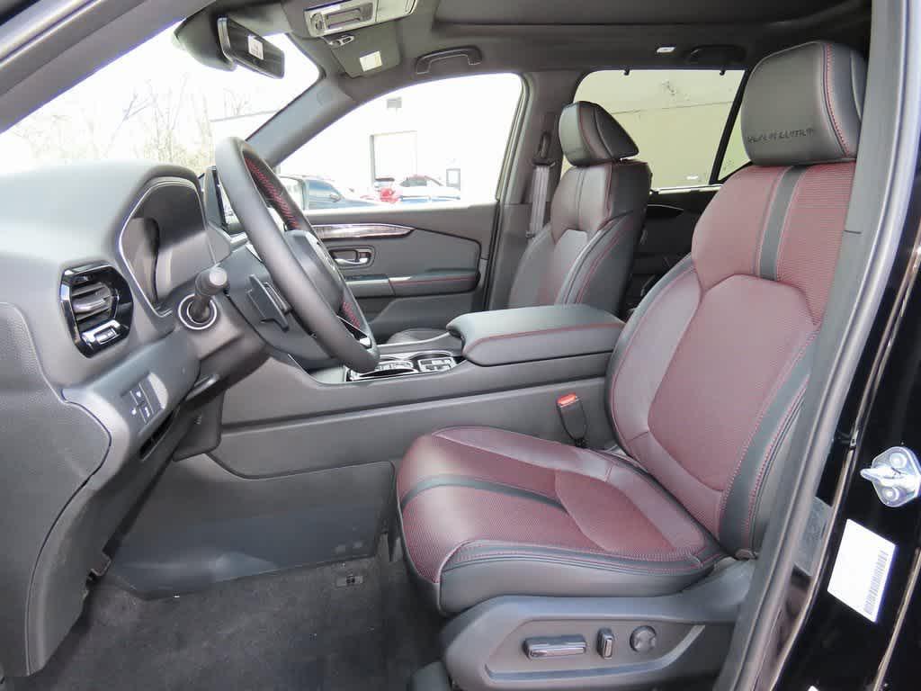 new 2025 Honda Pilot car, priced at $53,325