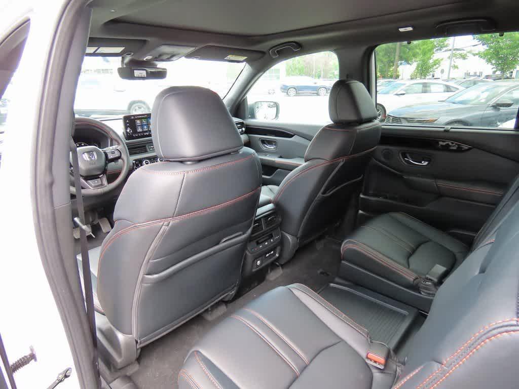 new 2025 Honda Pilot car, priced at $47,932