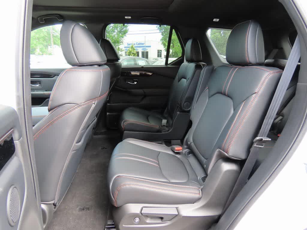 new 2025 Honda Pilot car, priced at $47,932