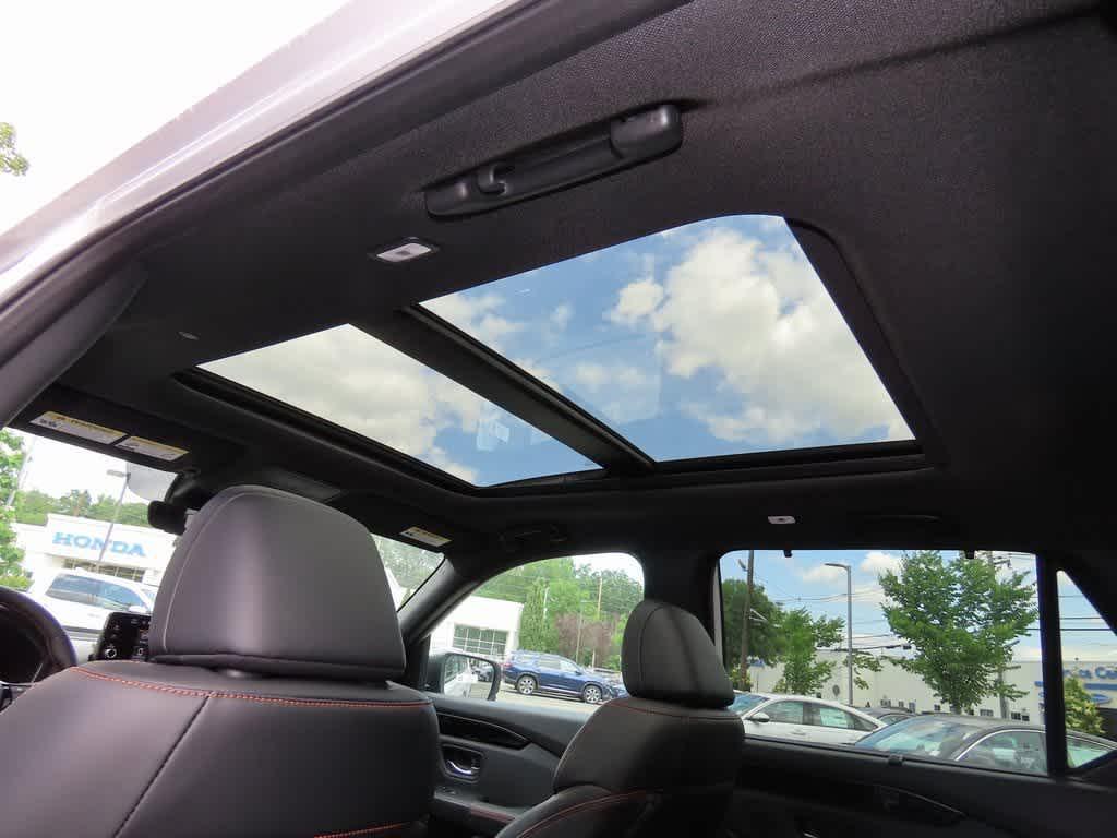 new 2025 Honda Pilot car, priced at $47,932