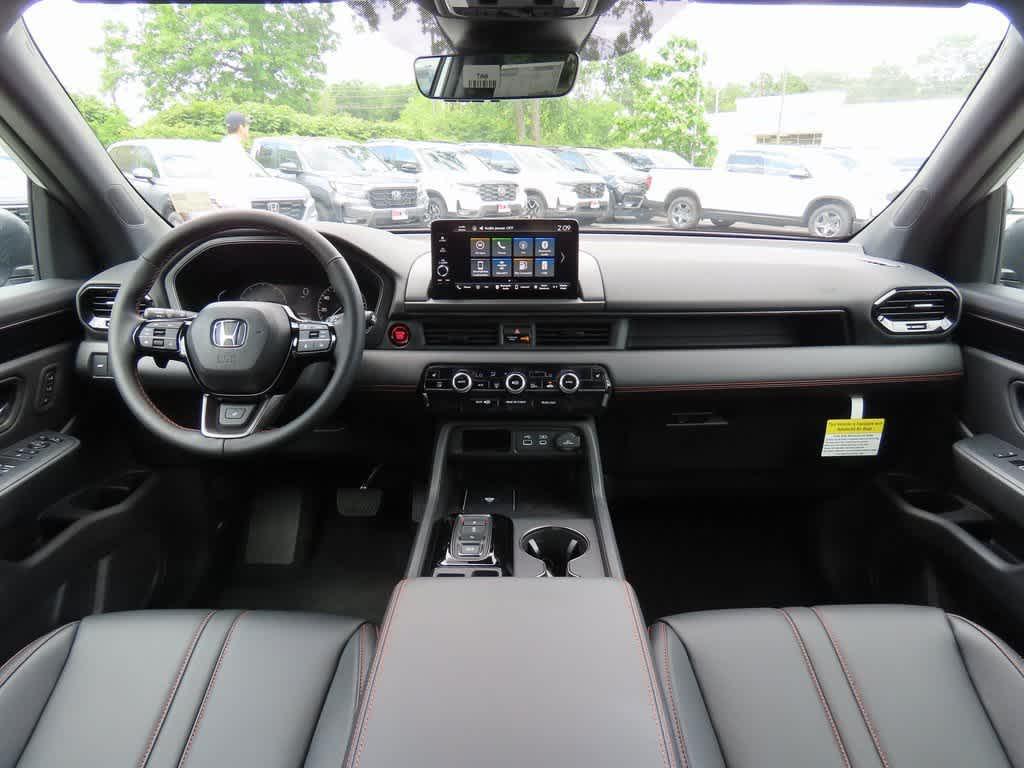 new 2025 Honda Pilot car, priced at $47,932