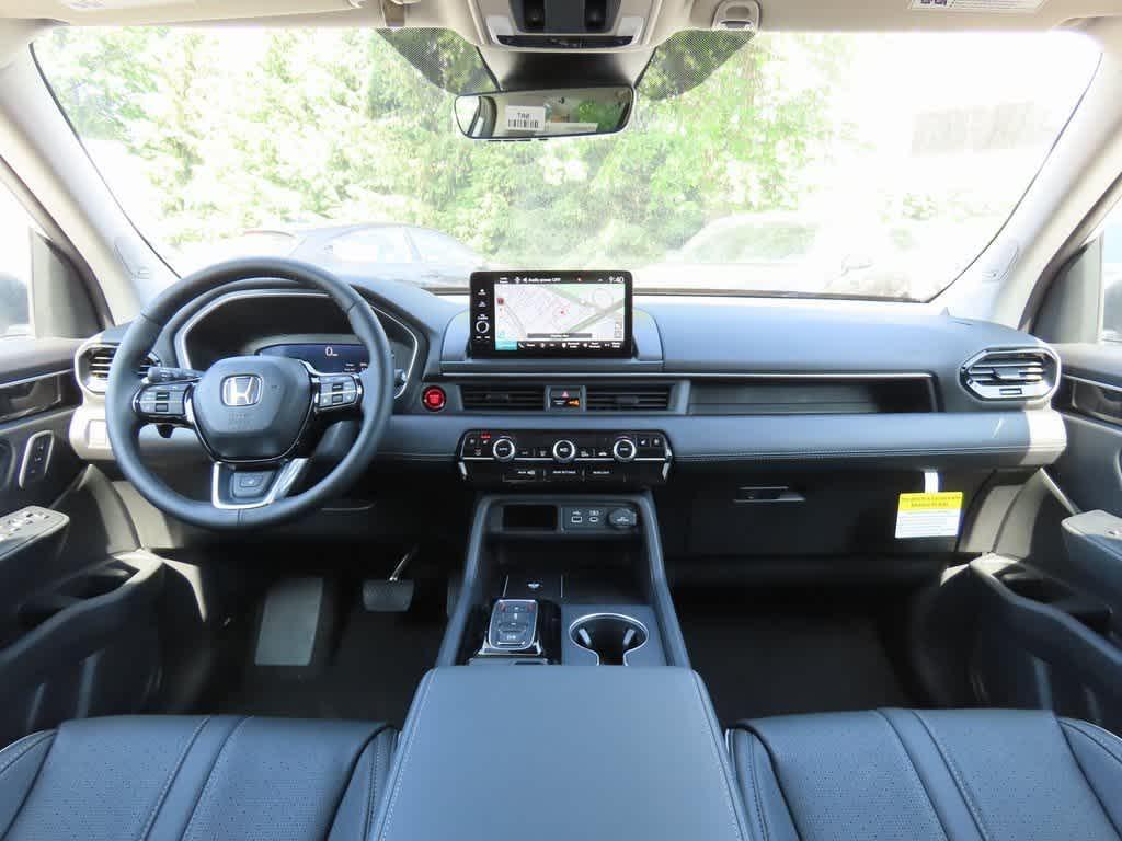 new 2025 Honda Pilot car, priced at $51,612