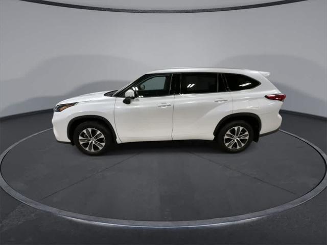 used 2022 Toyota Highlander car, priced at $33,500