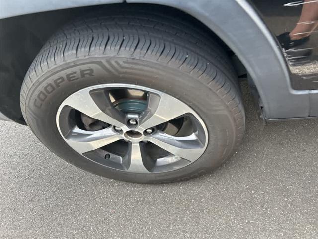 used 2019 Jeep Cherokee car, priced at $13,567