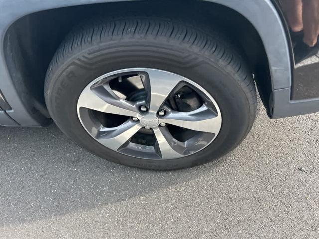 used 2019 Jeep Cherokee car, priced at $13,567