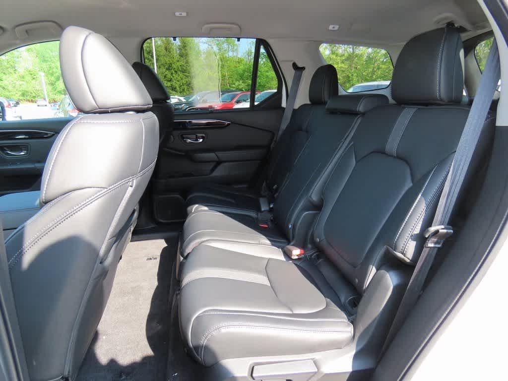 new 2025 Honda Pilot car, priced at $44,557