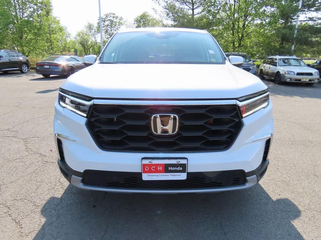new 2025 Honda Pilot car, priced at $44,557