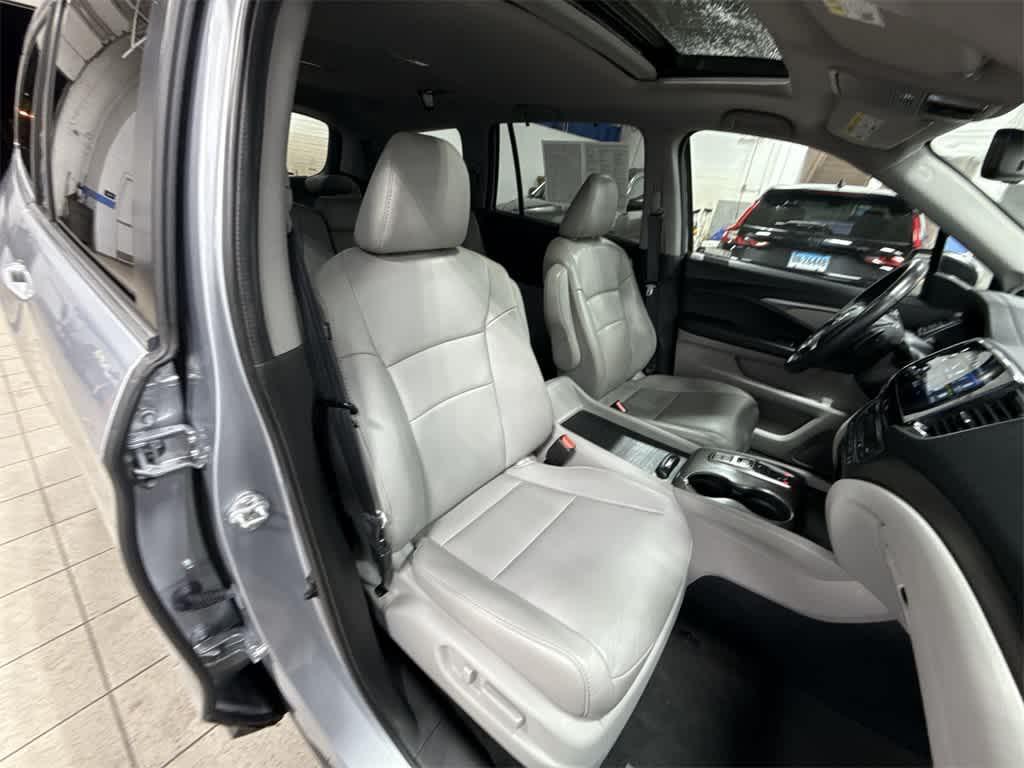 used 2022 Honda Pilot car, priced at $31,819