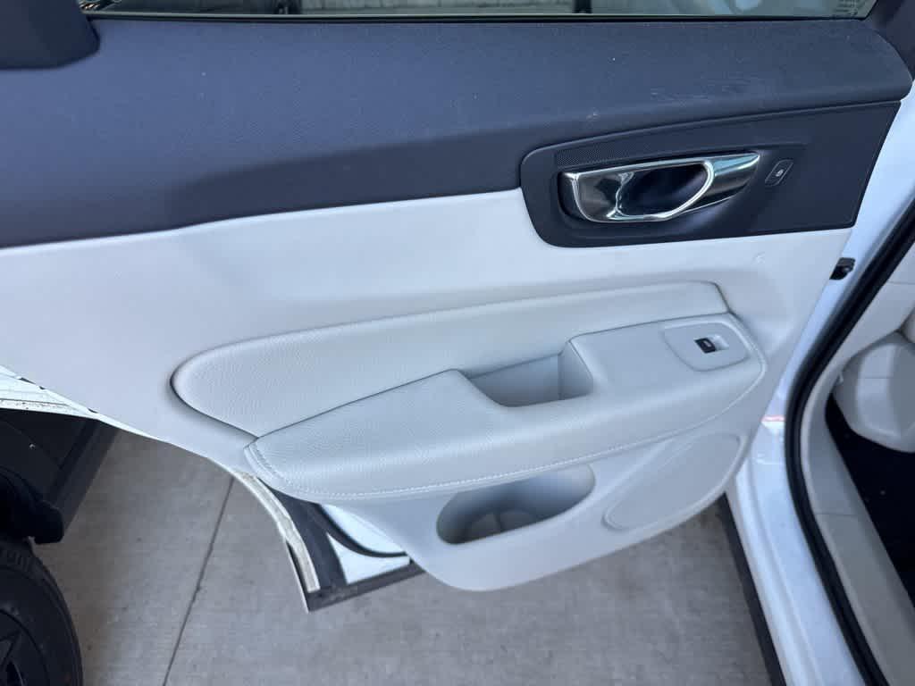 used 2020 Volvo XC60 car, priced at $23,286