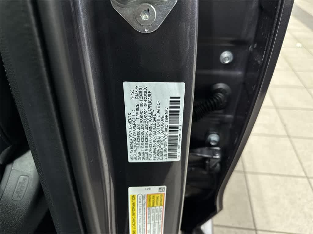 used 2025 Honda Pilot car, priced at $43,698