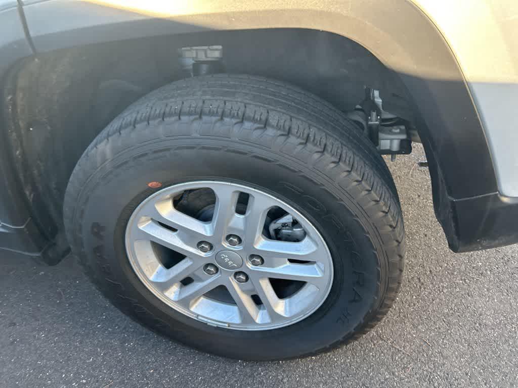 used 2023 Jeep Grand Cherokee car, priced at $25,374