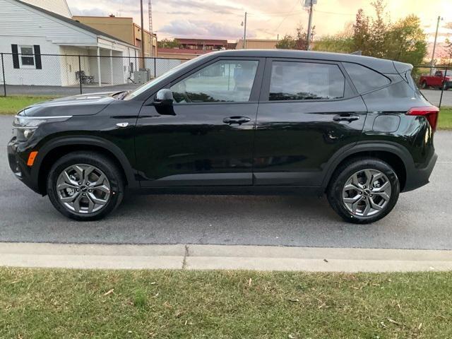 new 2025 Kia Seltos car, priced at $24,200