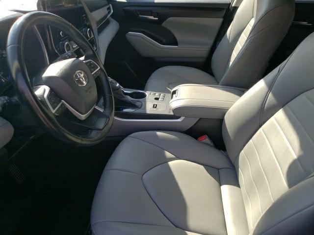 used 2023 Toyota Highlander Hybrid car, priced at $41,999