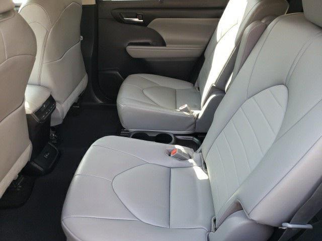 used 2023 Toyota Highlander Hybrid car, priced at $41,999