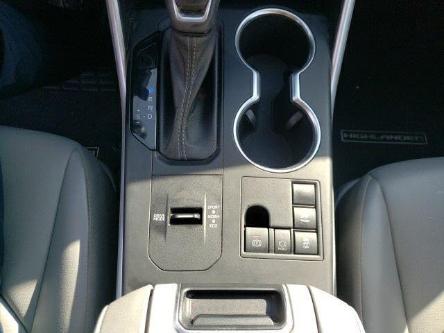 used 2023 Toyota Highlander Hybrid car, priced at $41,999