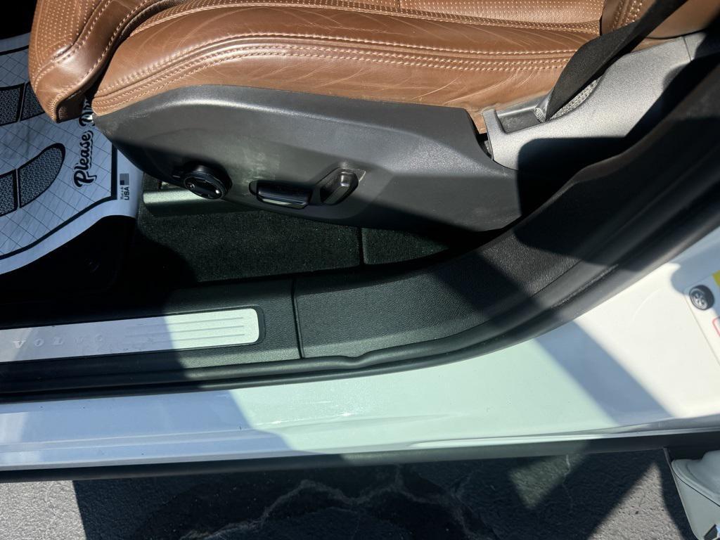 used 2022 Volvo XC60 car, priced at $31,690