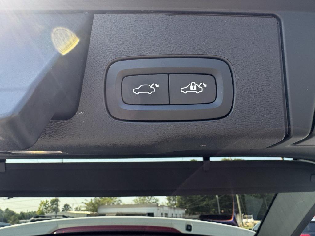 used 2022 Volvo XC60 car, priced at $31,690