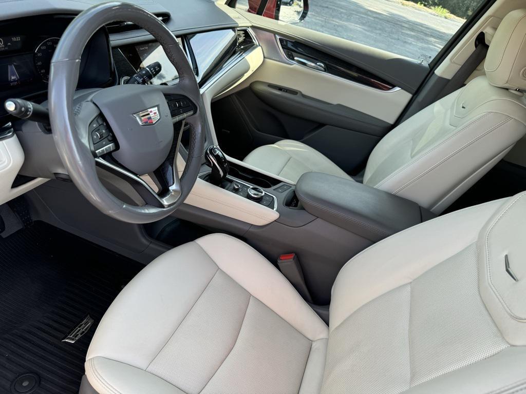used 2022 Cadillac XT6 car, priced at $35,900