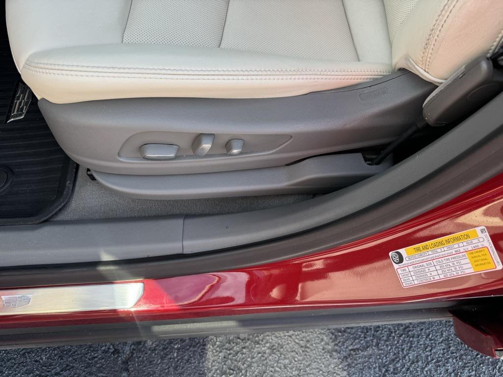 used 2022 Cadillac XT6 car, priced at $35,900