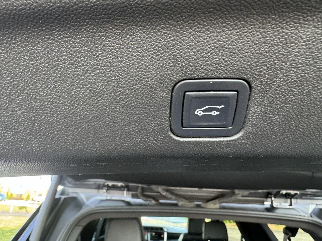 used 2022 GMC Yukon XL car, priced at $49,246