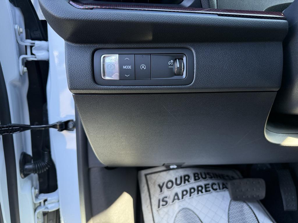 new 2026 Chevrolet Traverse car, priced at $55,290