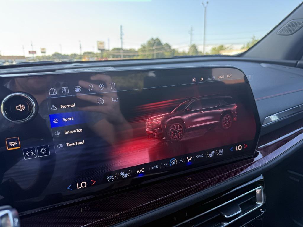 new 2026 Chevrolet Traverse car, priced at $55,290