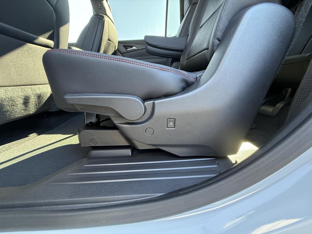 new 2026 Chevrolet Traverse car, priced at $55,290