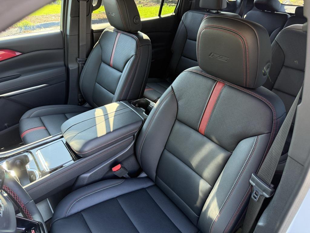 new 2026 Chevrolet Traverse car, priced at $55,290