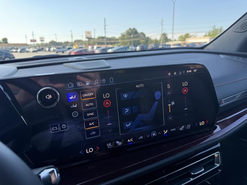 new 2026 Chevrolet Traverse car, priced at $55,290