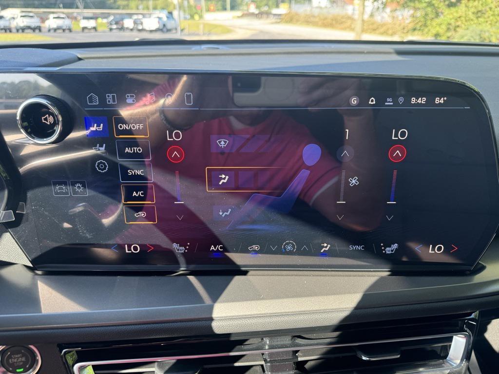 new 2026 Chevrolet Traverse car, priced at $39,695