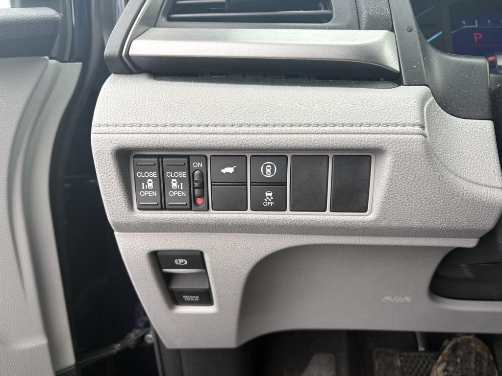 used 2023 Honda Odyssey car, priced at $36,428