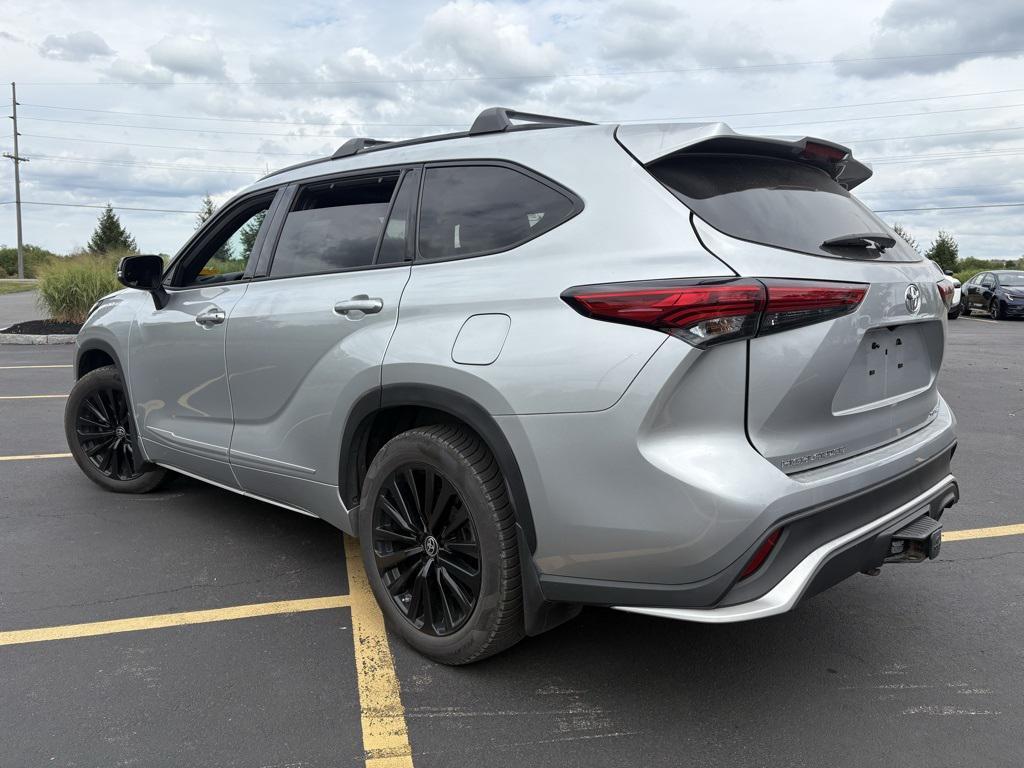 used 2023 Toyota Highlander car, priced at $40,742