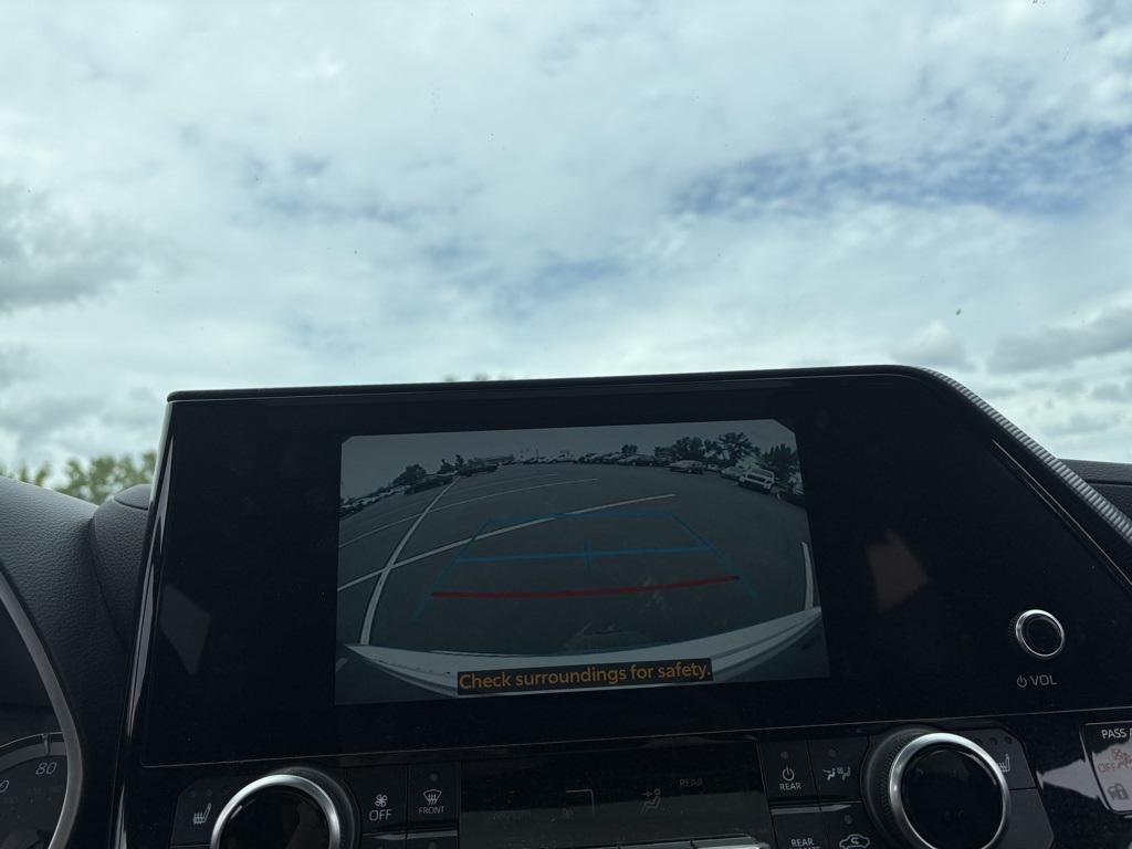 used 2023 Toyota Highlander car, priced at $40,742
