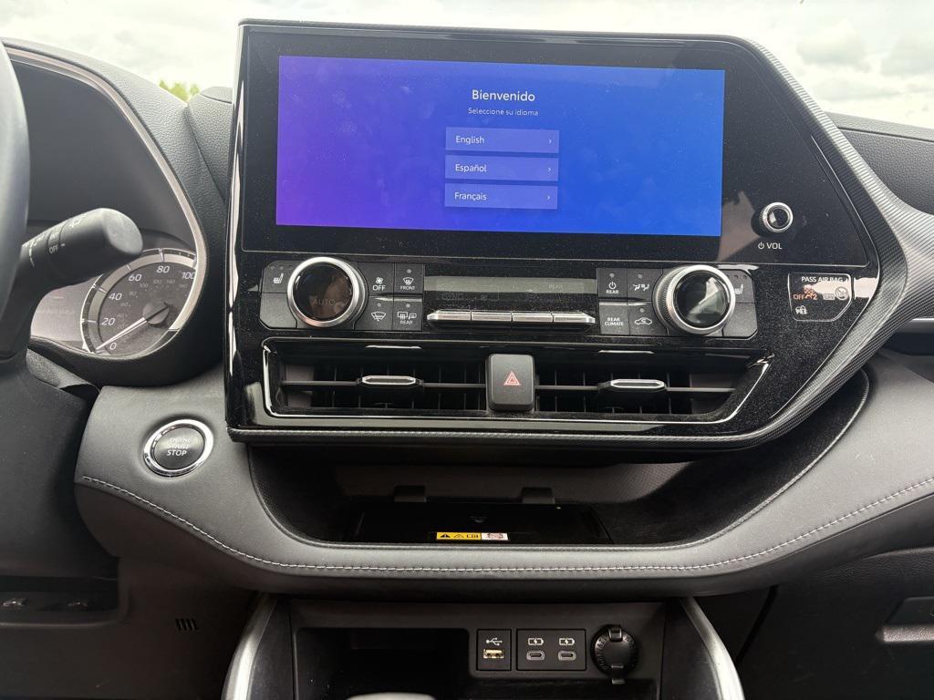 used 2023 Toyota Highlander car, priced at $40,742