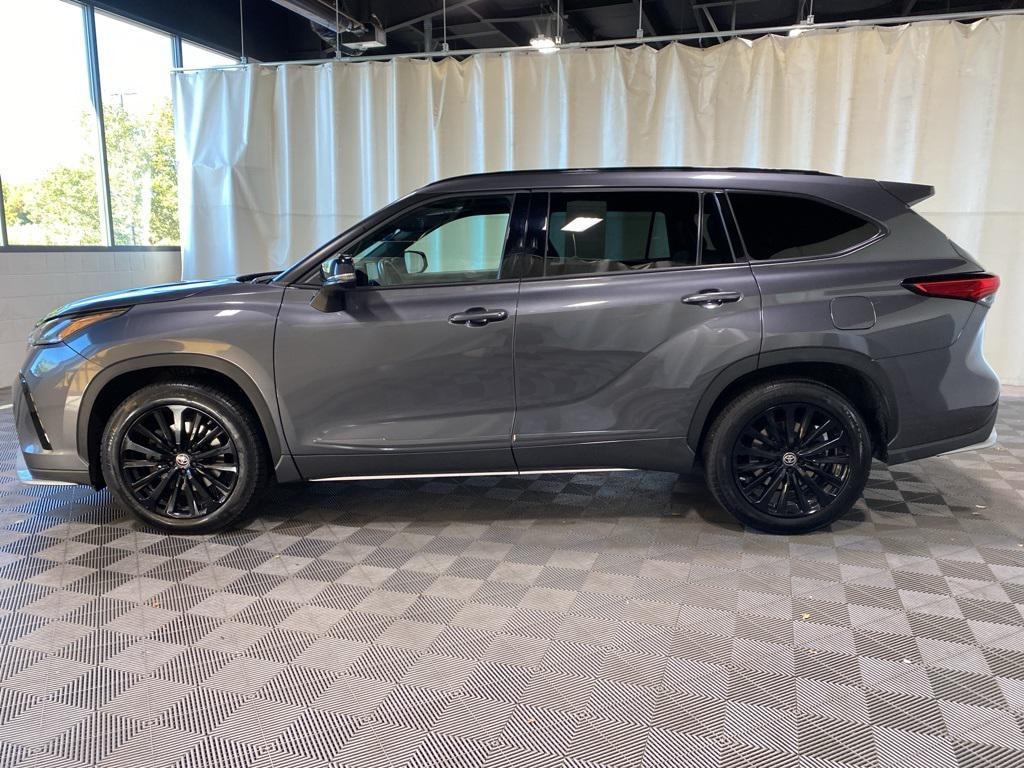 used 2023 Toyota Highlander car, priced at $41,034